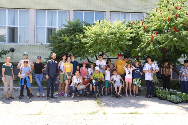 Pupils of Școala Gimnazială Specială Sfântul Nicolae visiting VRDS Buzau