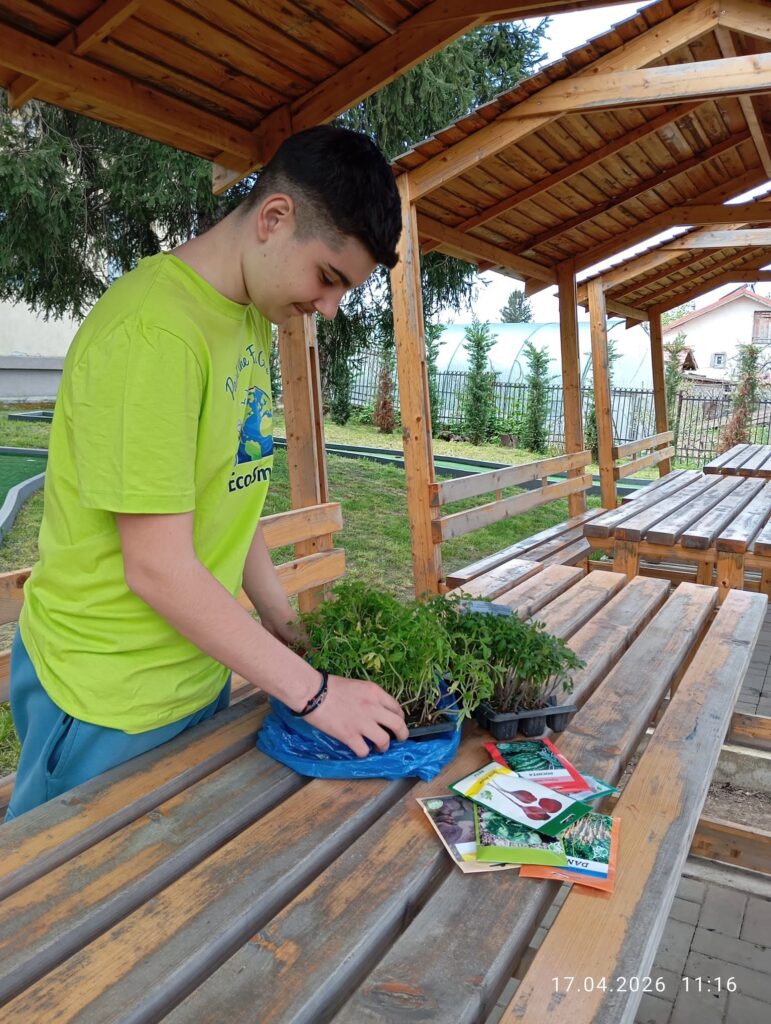 SCDL Buzău alături de EcoSMART — când știința și educația cresc împreună 7 Cadre didactice și elevi implicați în activitățile EcoSMART