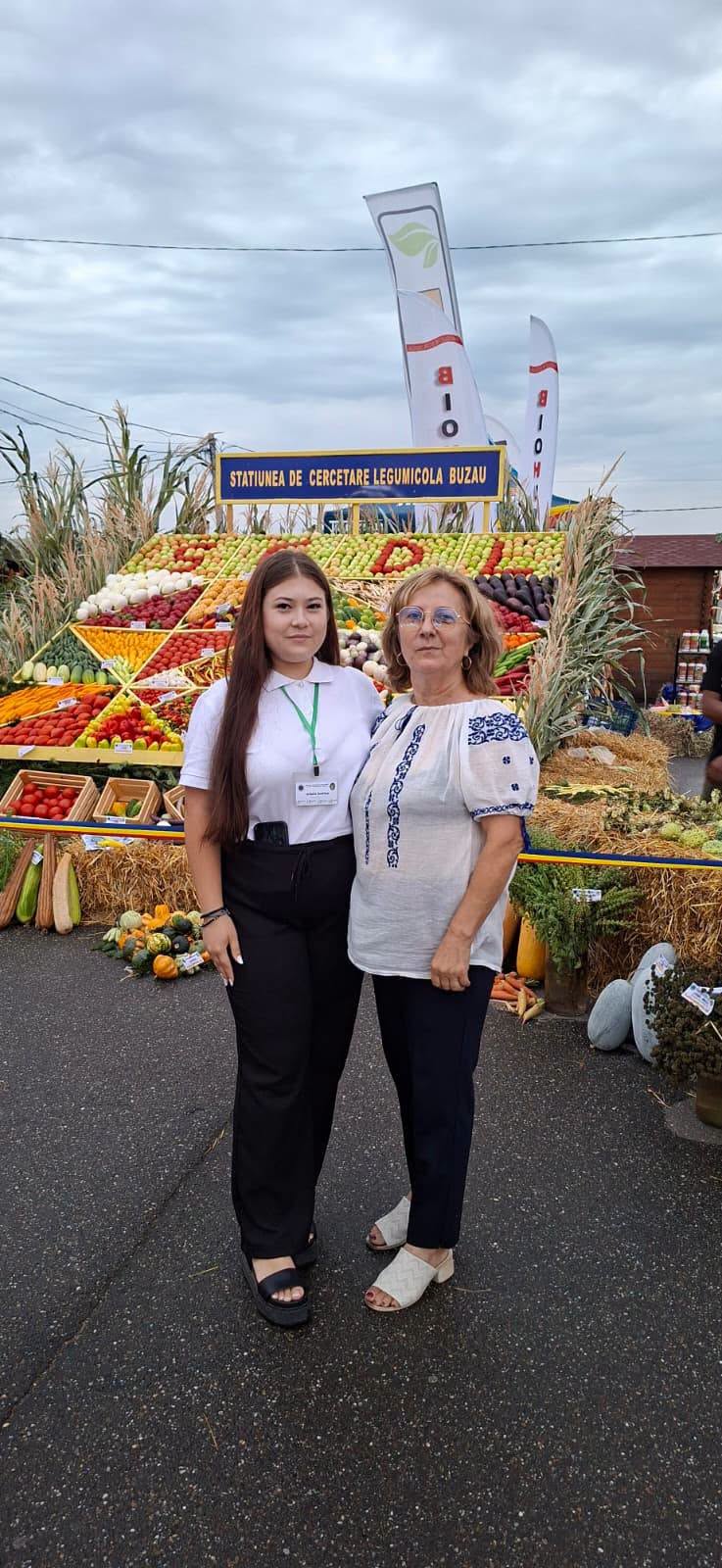 Ne vedem la Toamna Buzoiană! SCDL Buzău la Platoul Drăgaica, 11–13 septembrie 2 Piramida de legume a Stațiunii de Cercetare Legumicolă Buzău la Toamna Buzoiană