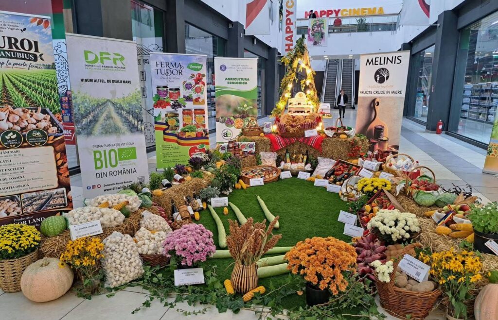 Vedere de ansamblu a Expoziției de Produse Agroalimentare Românești din Galleria Mall Buzău