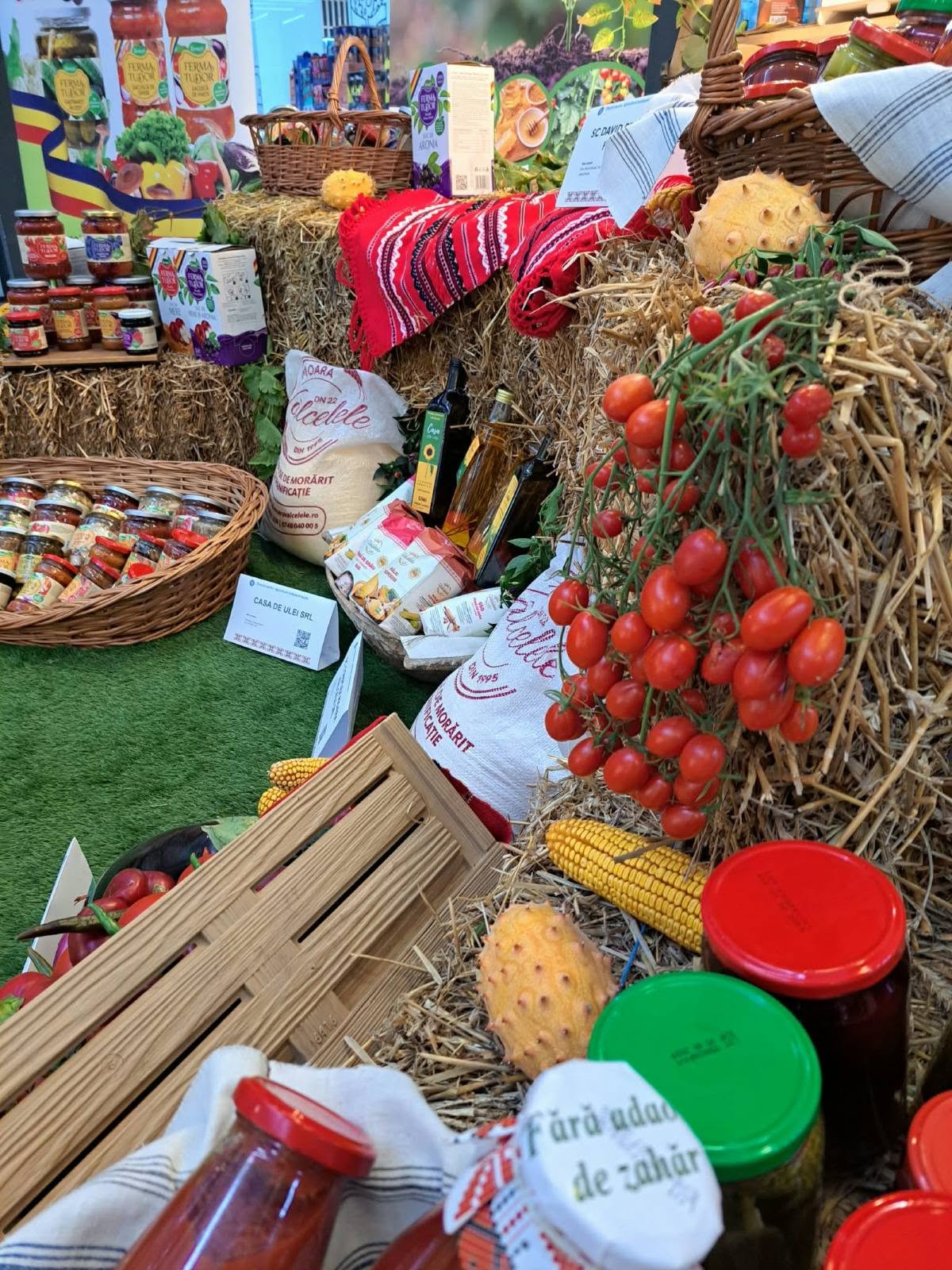 SCDL Buzău la Expoziția de Produse Agroalimentare Românești, Galleria Mall Buzău 4 Tomate cherry pe baloți de paie la Expoziția de Produse Agroalimentare Românești din Galleria Mall Buzău